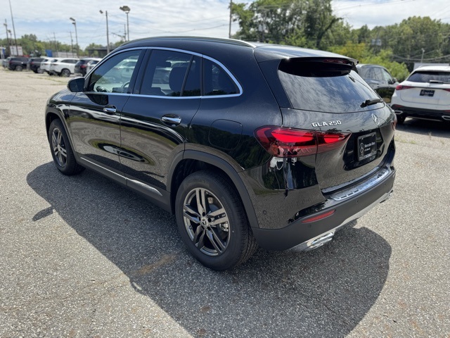 2026 Mercedes Benz GLA 250 4MATIC photo 3