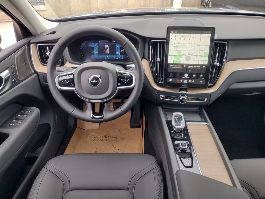 2026 VOLVO XC60 - Image 24