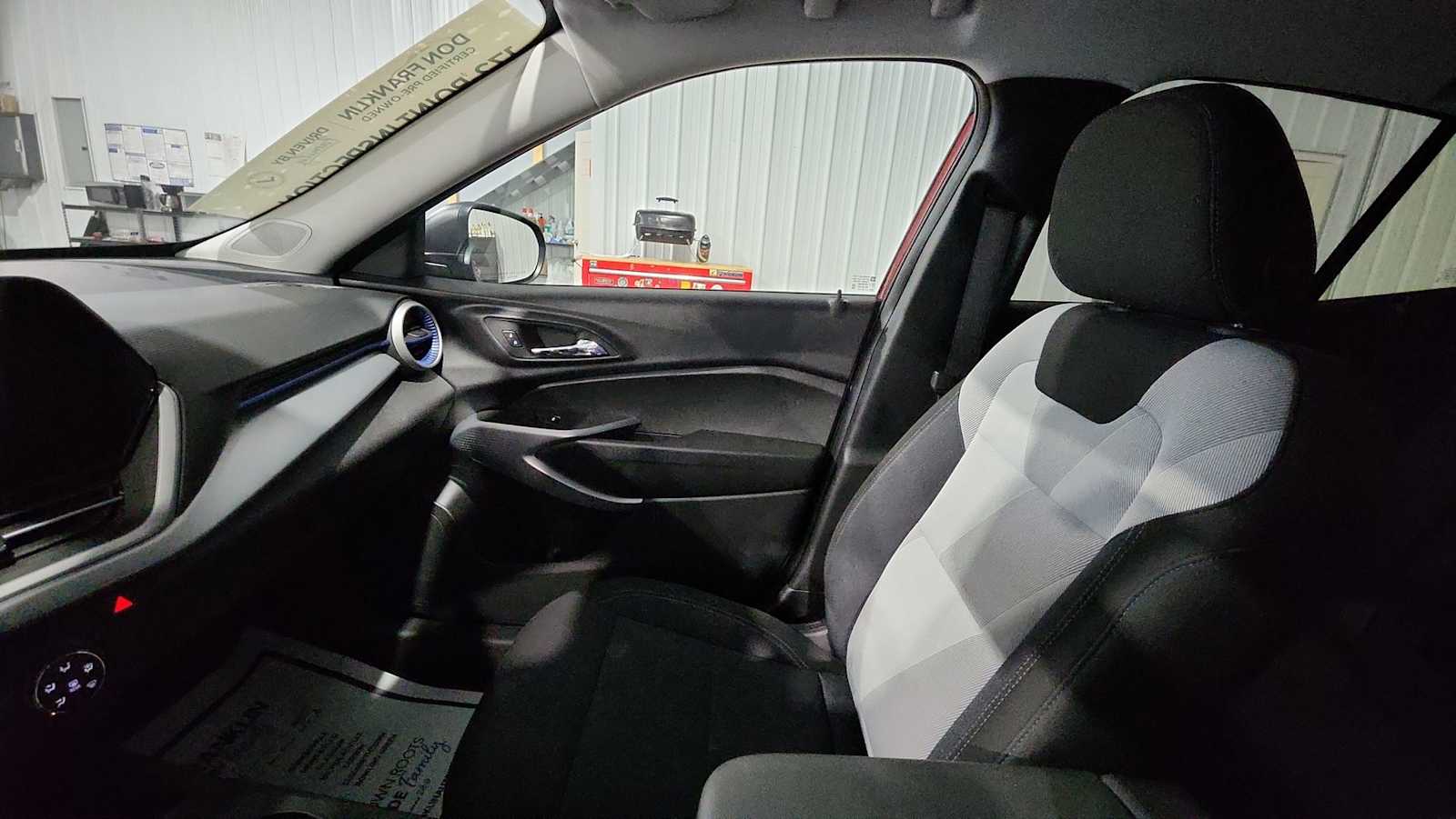 2025 Chevrolet Trax LS photo 11