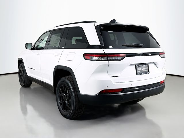 2025 Jeep Grand Cherokee Altitude photo 3