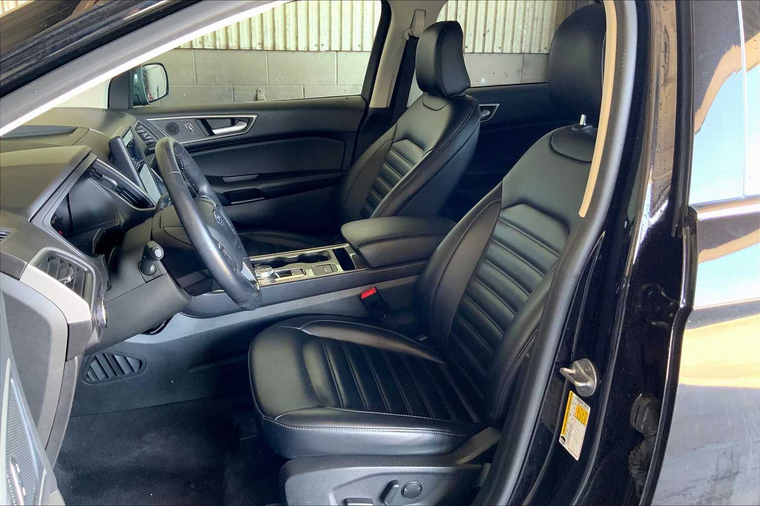 2023 Ford Edge SEL photo 7
