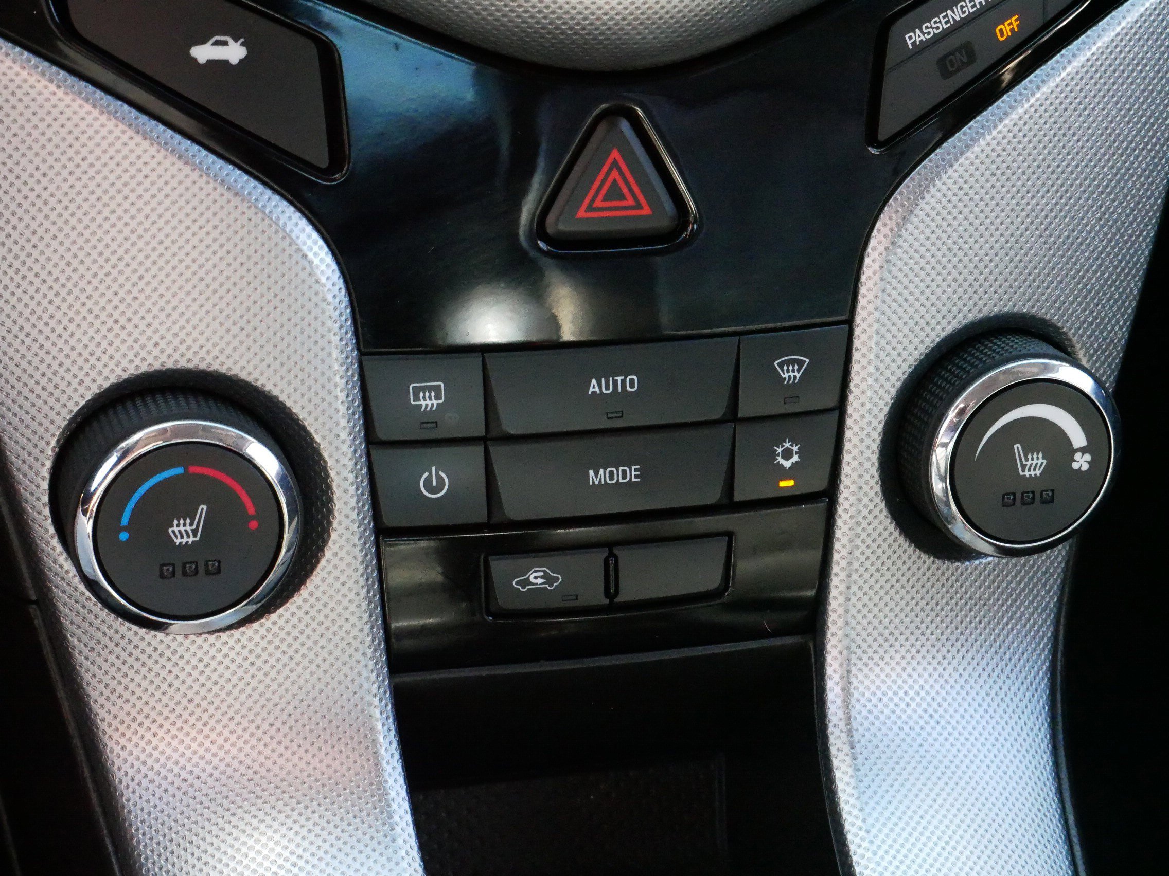 2015 Chevrolet Cruze LTZ photo 21