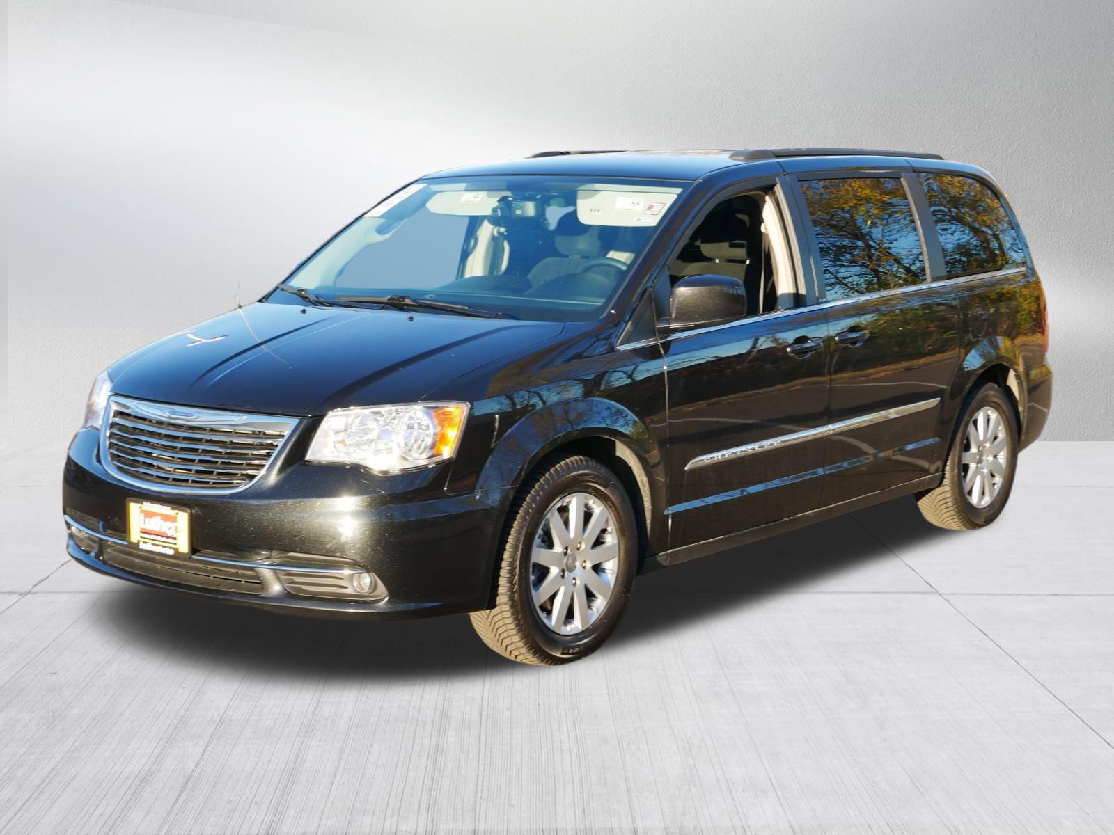 2014 Chrysler Town & Country Touring photo 3
