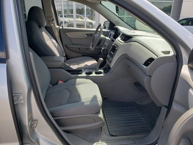 2017 Chevrolet Traverse LS photo 17