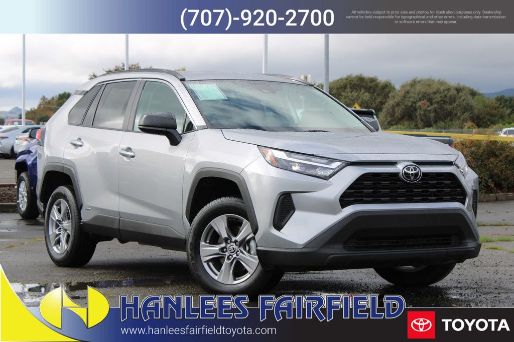 2025 Toyota RAV4 LE's photo