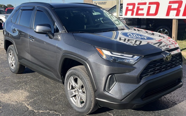 2022 Toyota RAV4 XLE photo 2