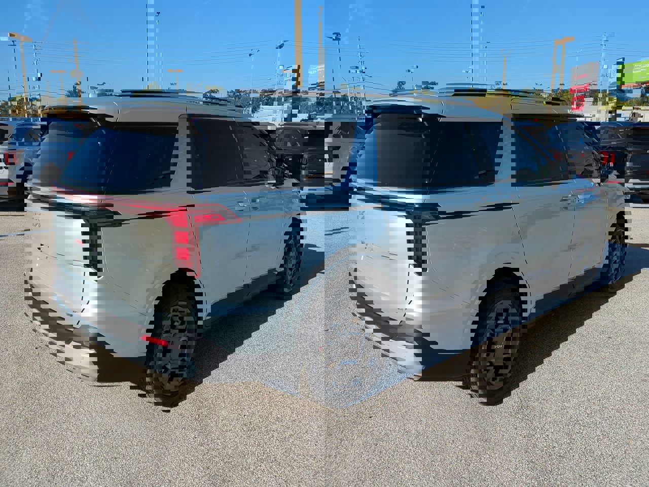 2026 Kia Carnival EX photo 3