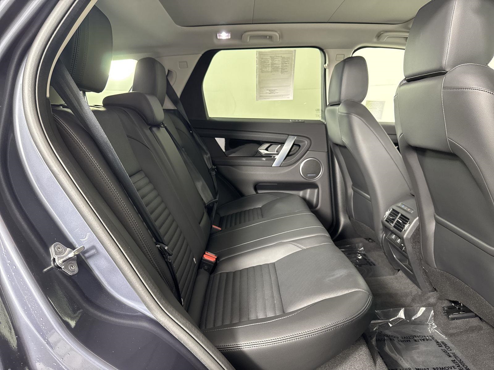 2025 Land Rover Discovery Sport S photo 32