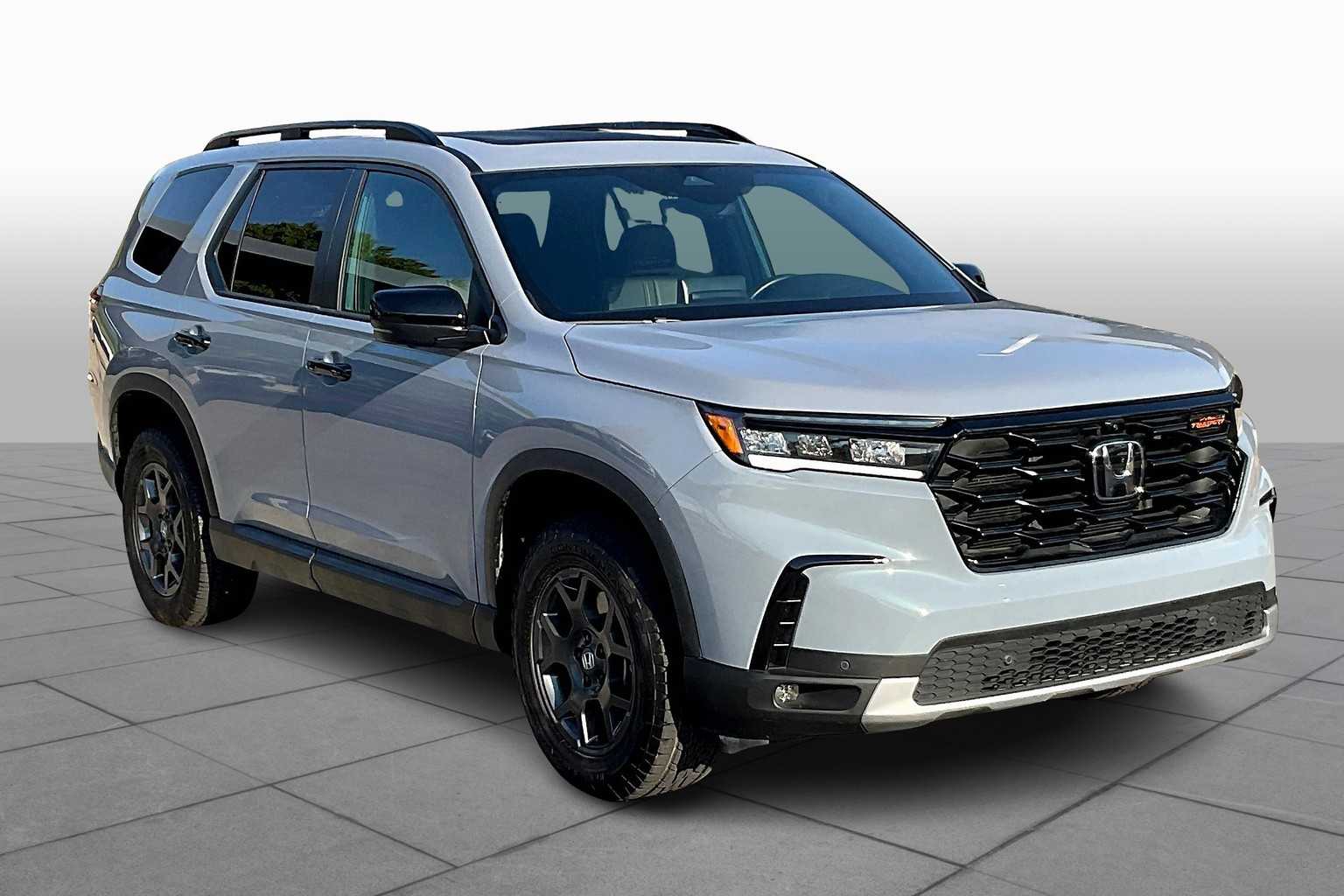 2025 Honda Pilot TrailSport photo 2