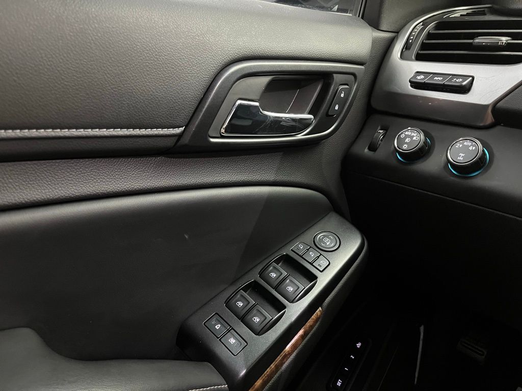 2016 Chevrolet Tahoe LTZ photo 31
