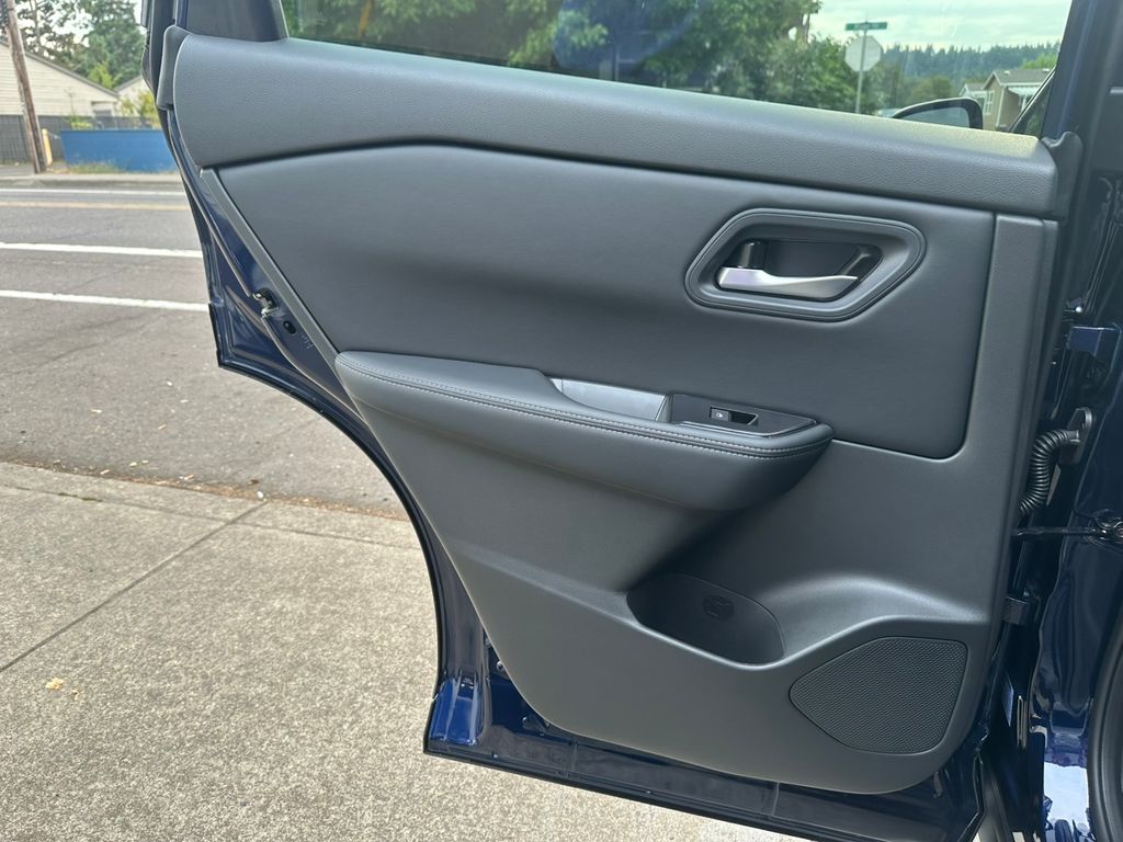2026 Nissan Rogue SV photo 22