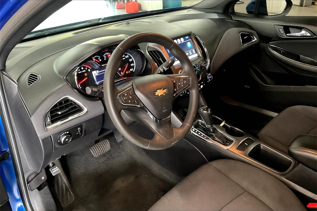 2017 Chevrolet Cruze LT photo 14