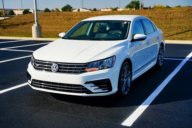 2016 Volkswagen Passat TDI S R-Line photo 4