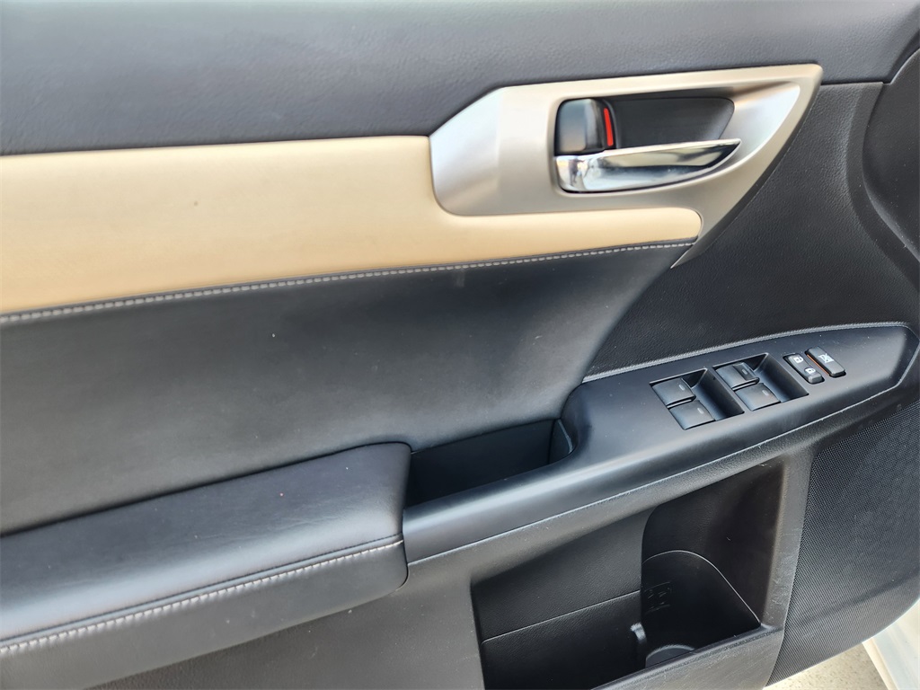2017 Lexus CT 200h photo 20