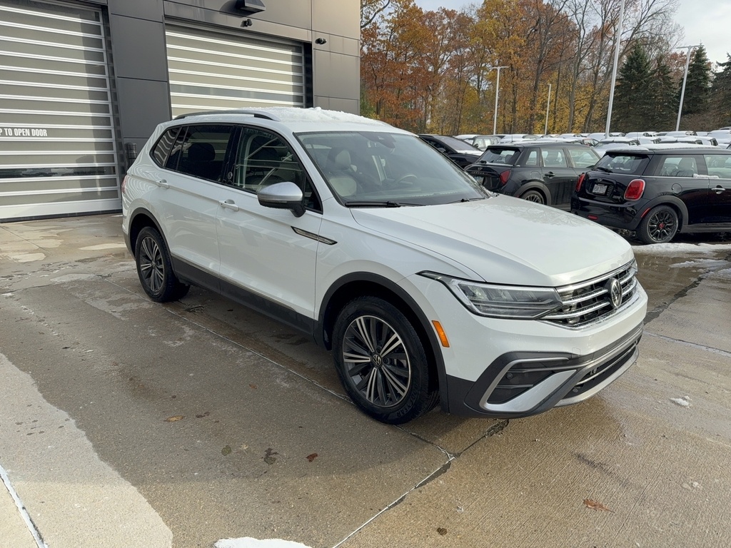 2024 Volkswagen Tiguan SE Wolfsburg Edition photo 2