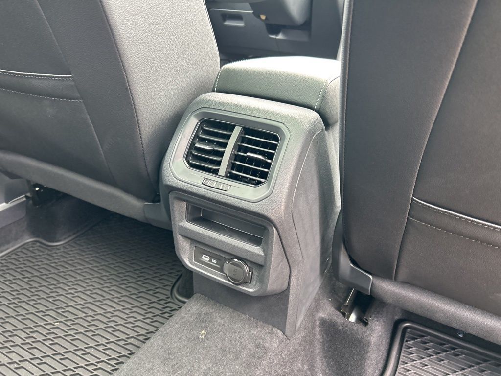 2024 Volkswagen Tiguan SE R-Line Black photo 42