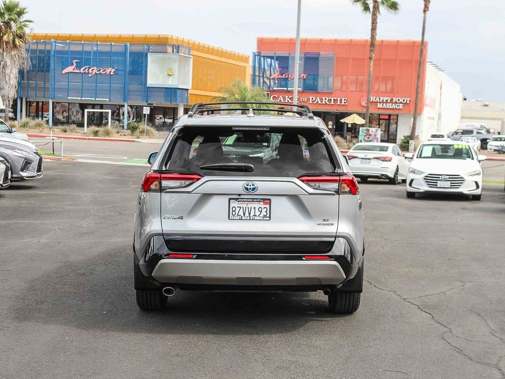2022 Toyota RAV4 Hybrid SE photo 4