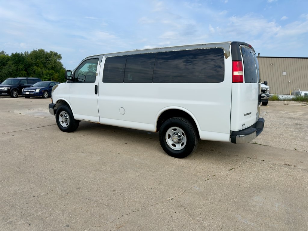 2009 Chevrolet Express 2500 Work Van photo 3