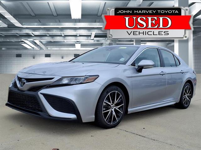 2024 Toyota Camry SE's photo