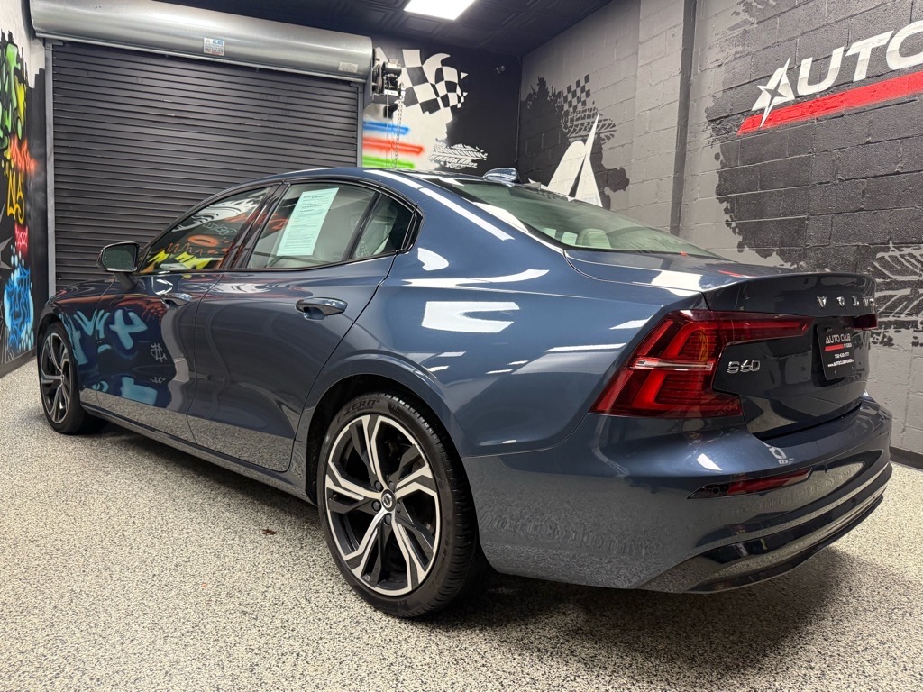 2024 Volvo S60 Core photo 4