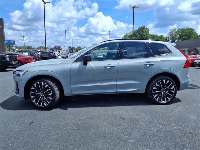 2026 Volvo XC60 B5 photo 4