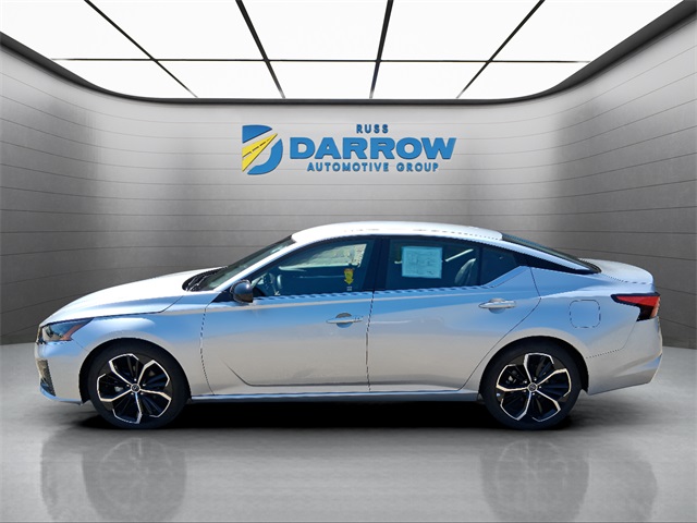 2024 Nissan Altima 2.5 SR photo 2