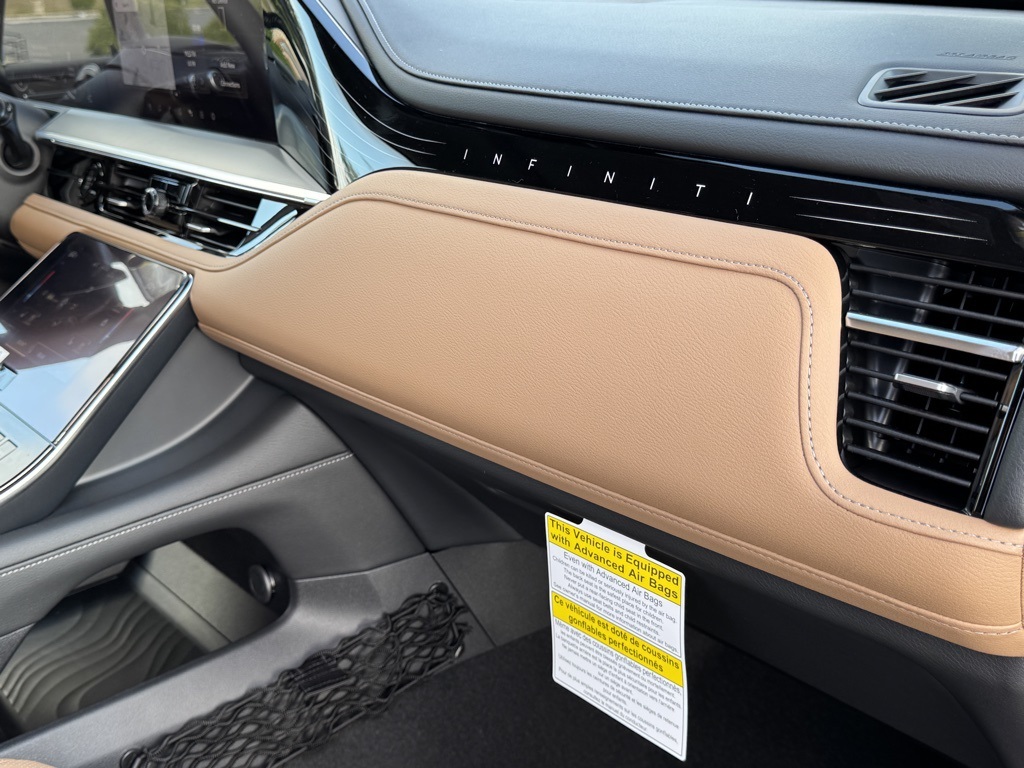 2026 Infiniti QX80 Luxe photo 18