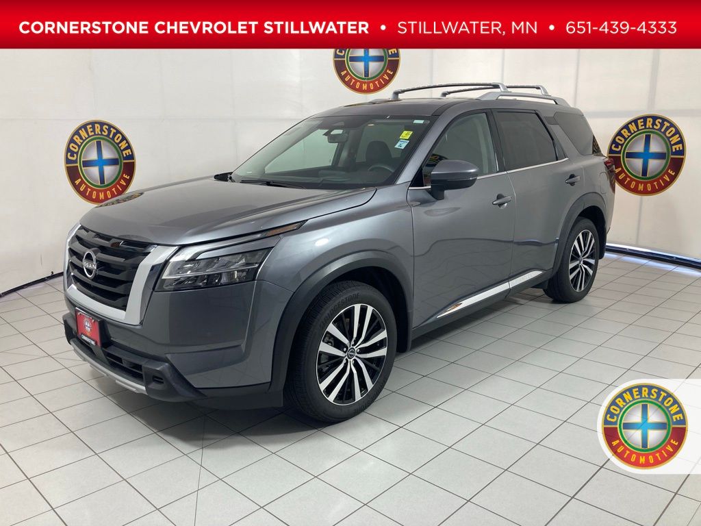 2024 Nissan Pathfinder Platinum's photo