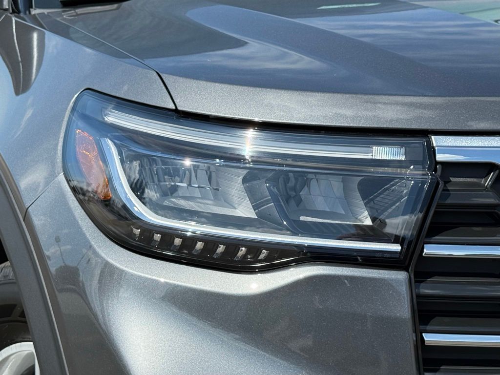 2025 Ford Explorer photo 3