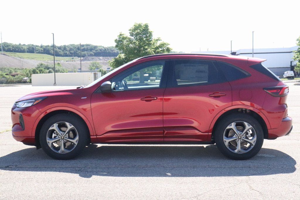 2024 Ford Escape ST-Line photo 2
