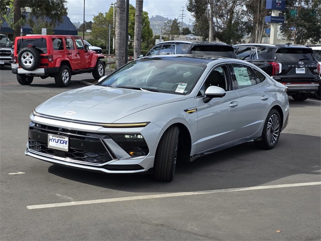 2025 Hyundai Sonata Hybrid Limited photo 3