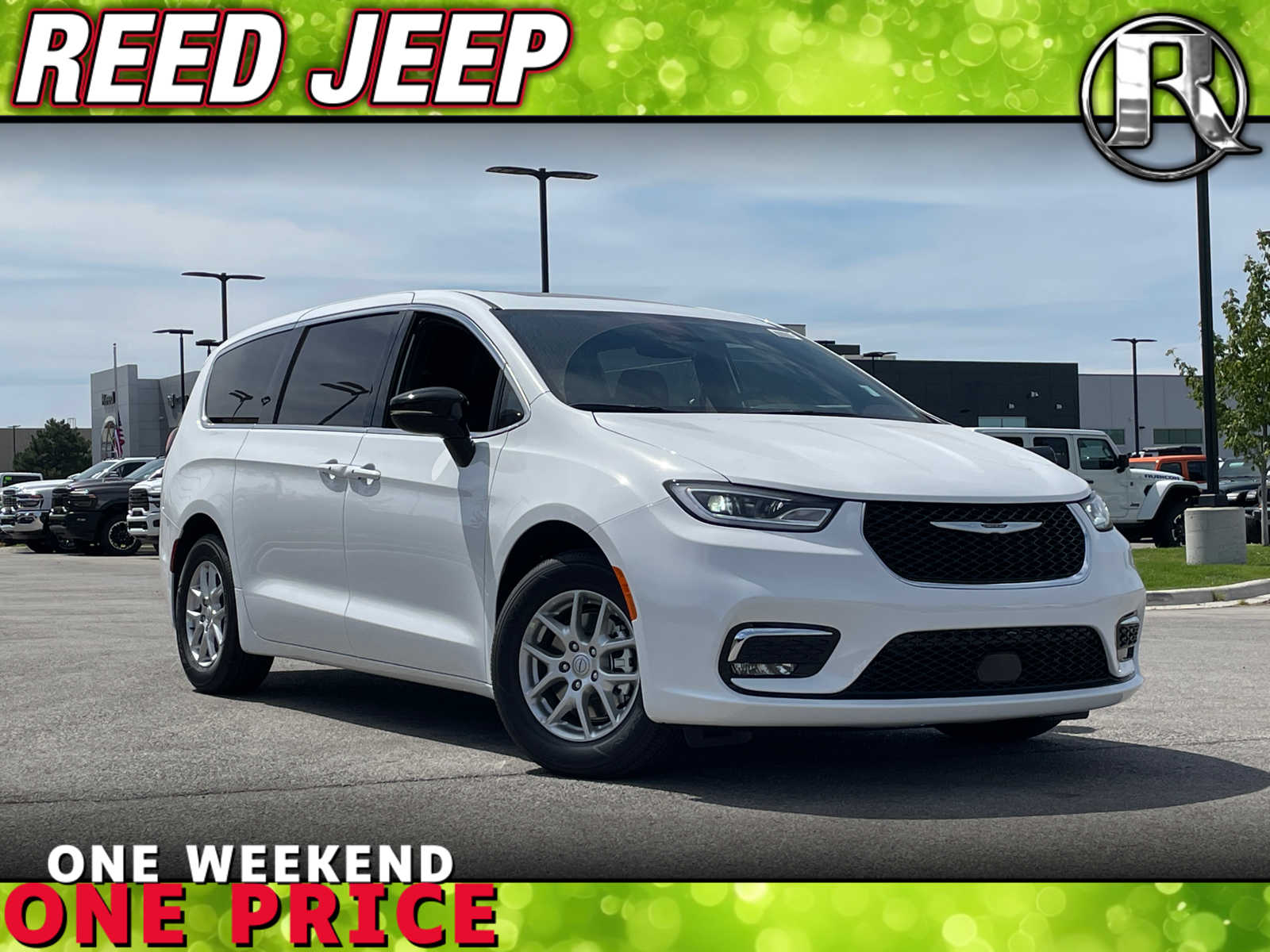 2026 Chrysler Pacifica Select's photo