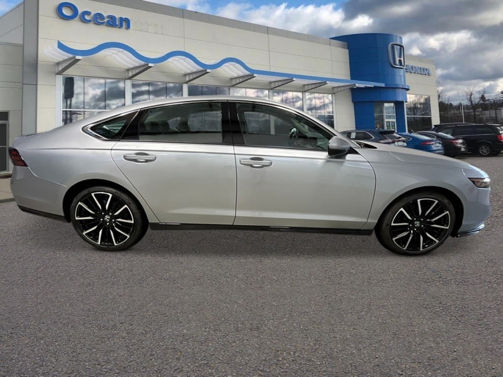 2025 Honda Accord Hybrid Touring photo 6