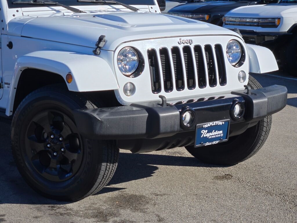 2015 Jeep Wrangler Unlimited Altitude photo 2