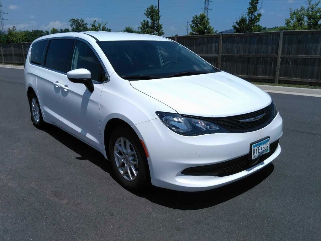 Pre-Owned 2023 Chrysler Voyager LX's photo