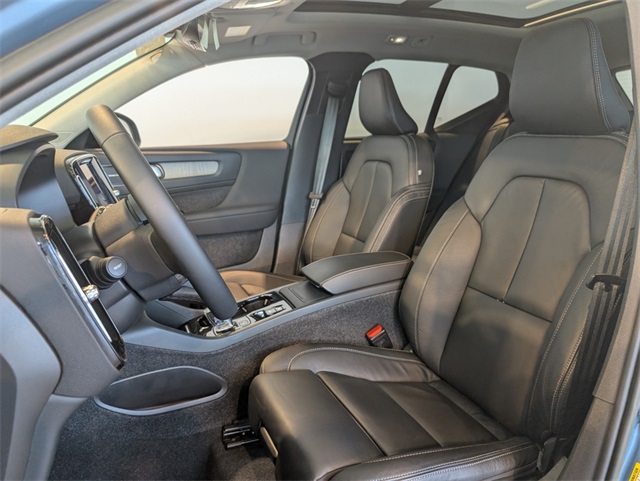 2023 Volvo XC40 Ultimate photo 14