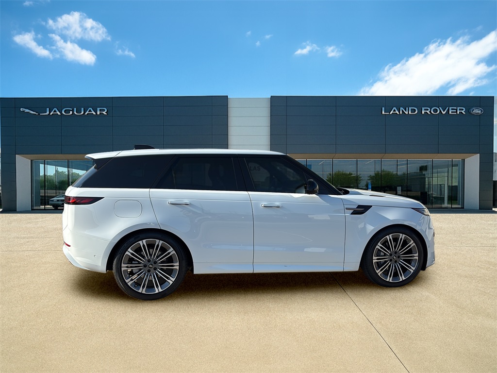 2025 Land Rover Range Rover Sport SE photo 3