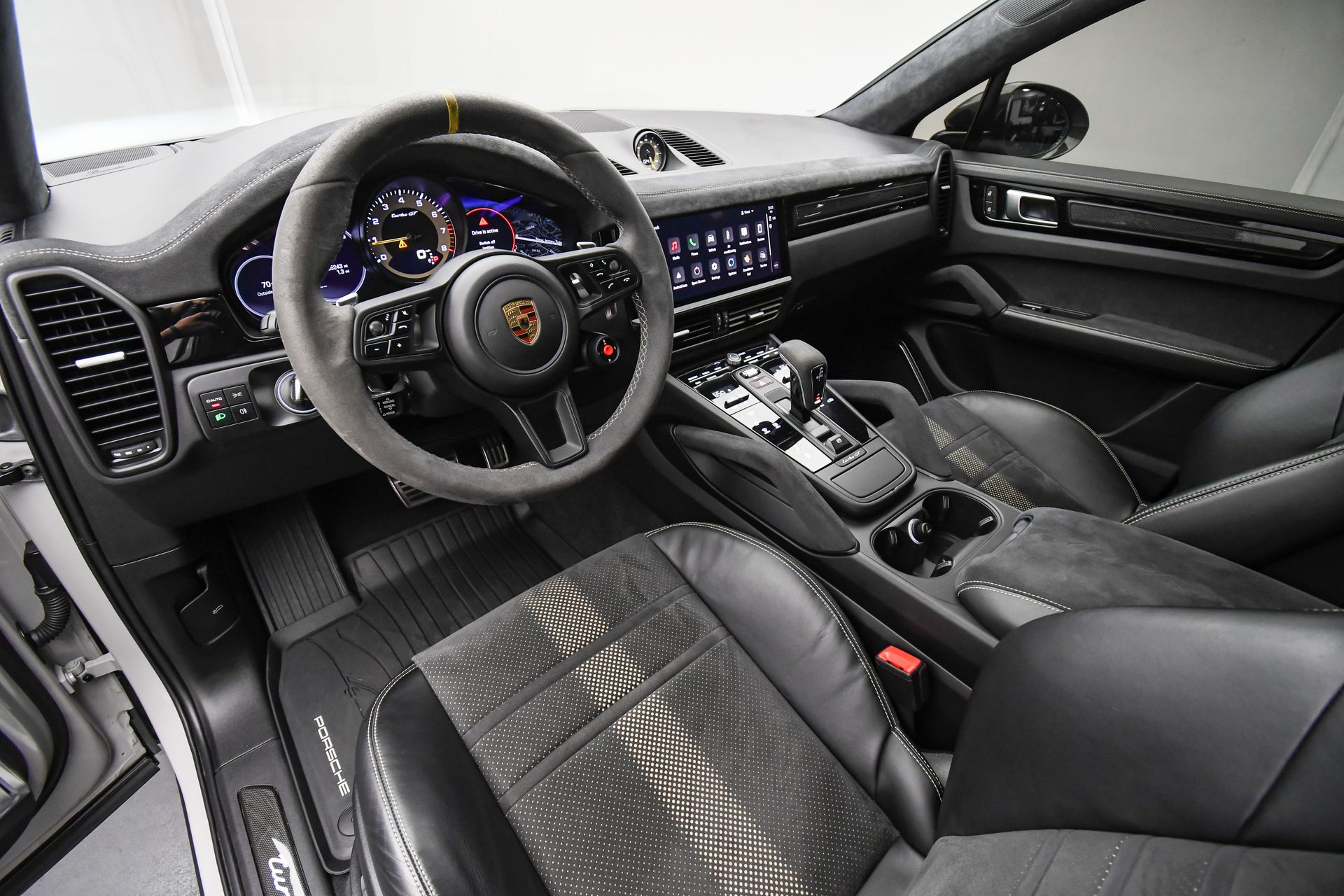 2023 Porsche Cayenne Coupe Turbo GT photo 11