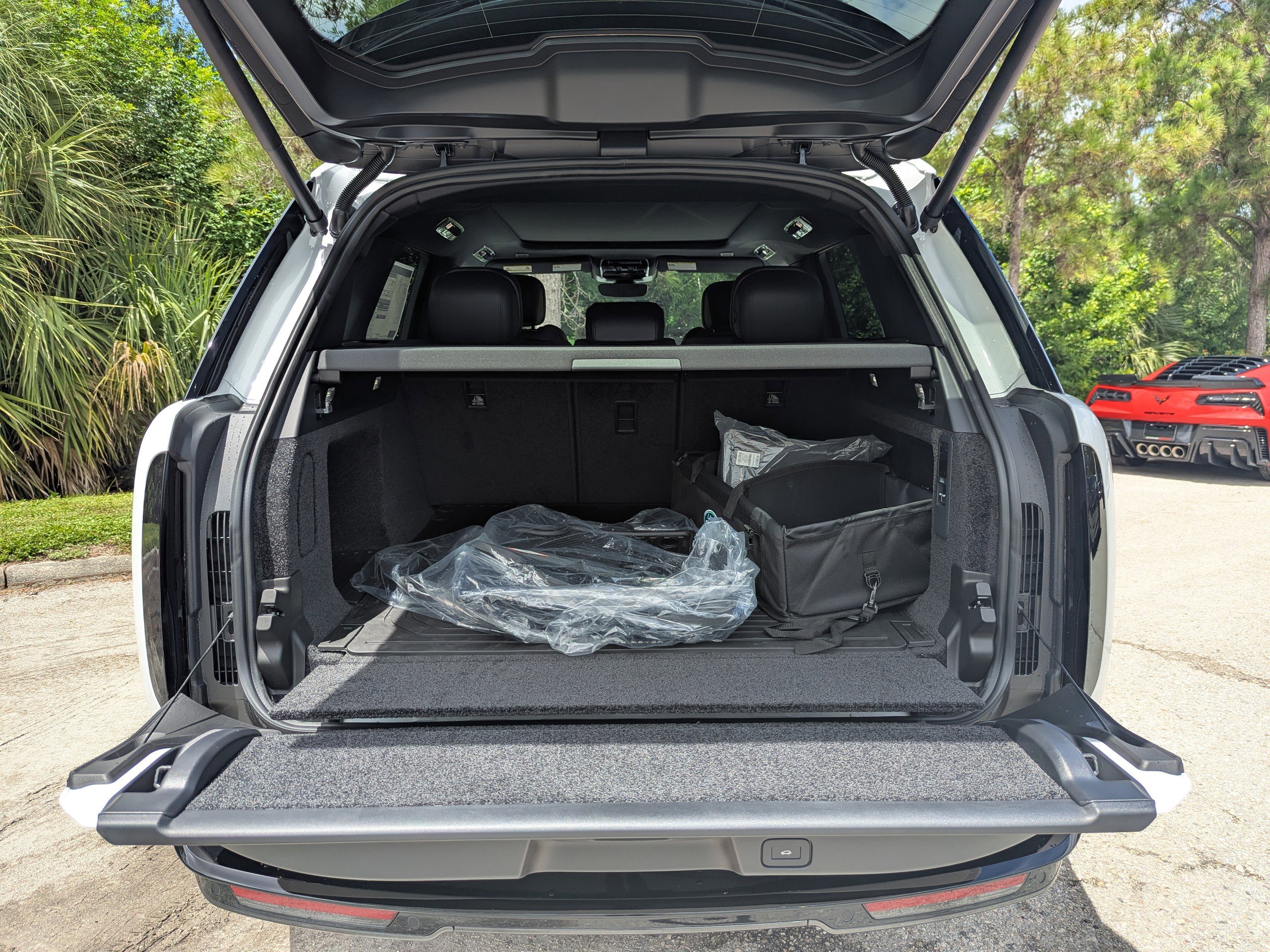 2025 Land Rover Range Rover SE photo 11