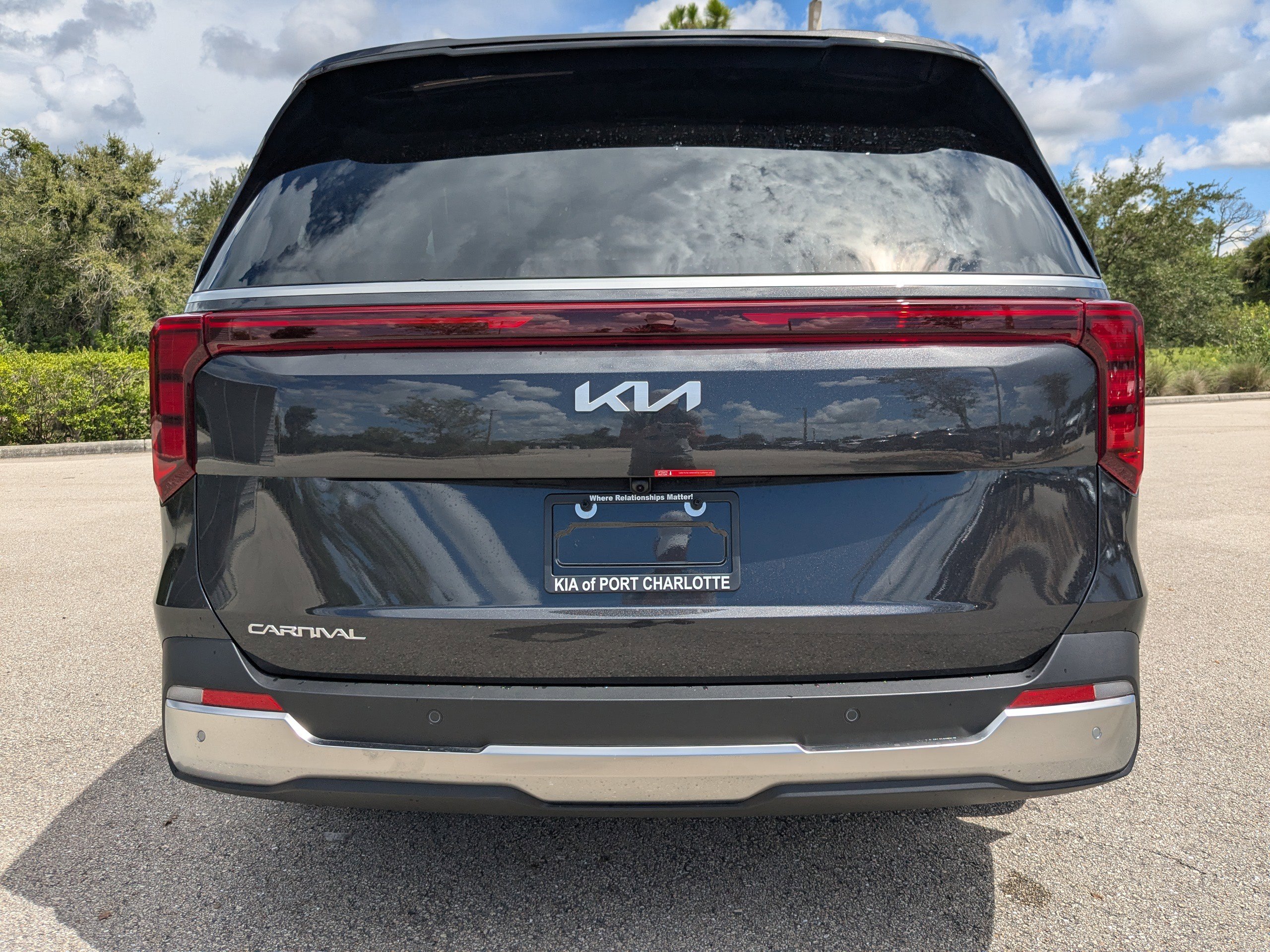2026 Kia Carnival SX photo 3