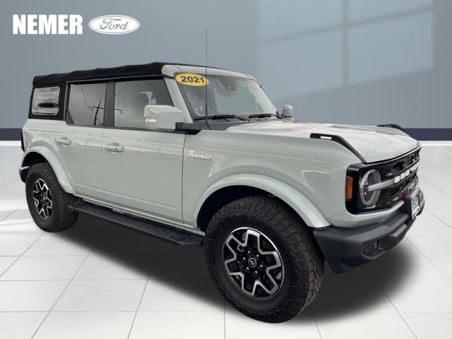 2021 Ford Bronco 4-Door Outer Banks's photo