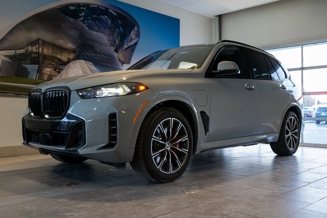 2026 BMW X5 50e's photo