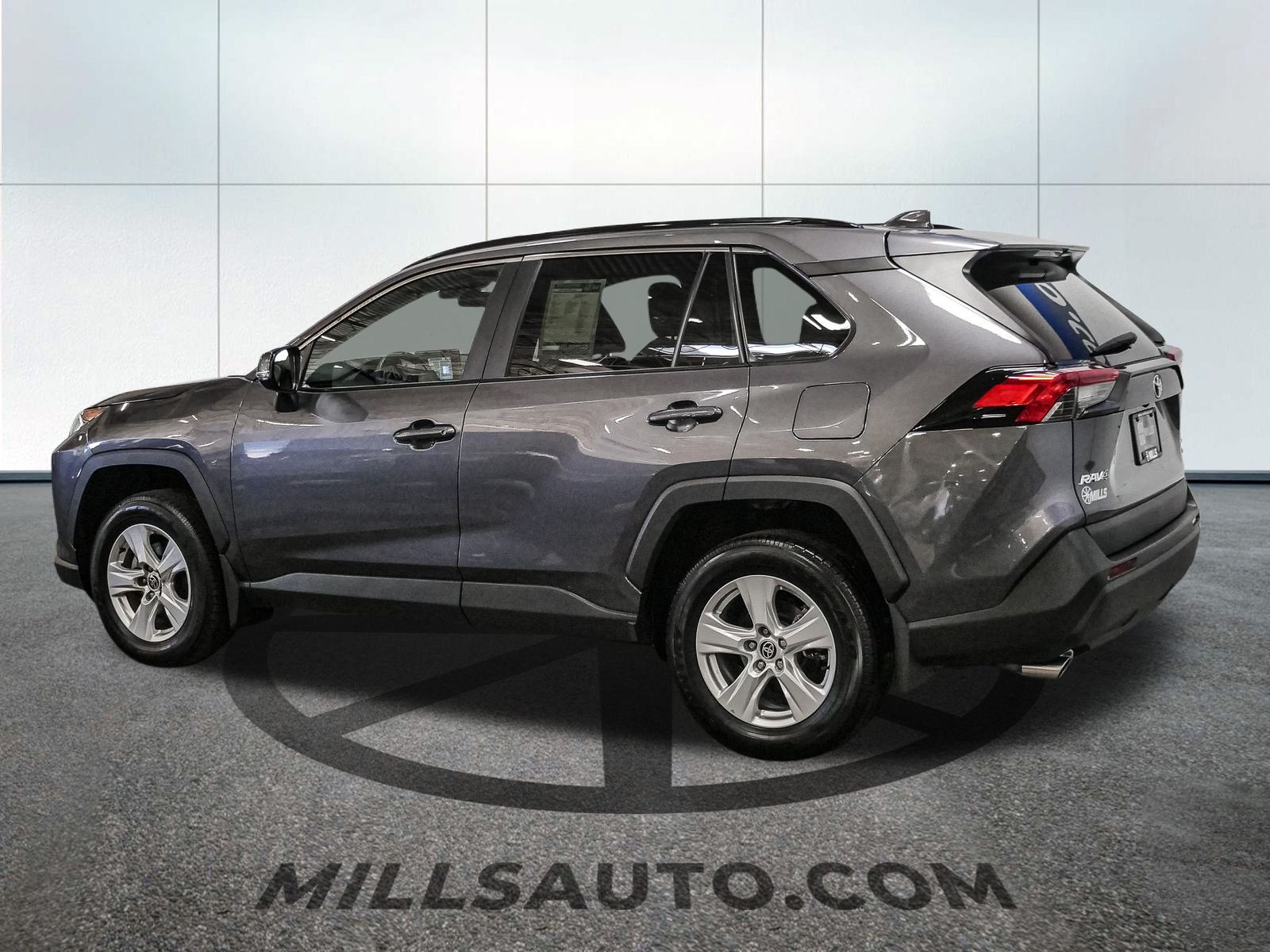 2021 Toyota RAV4 XLE photo 4