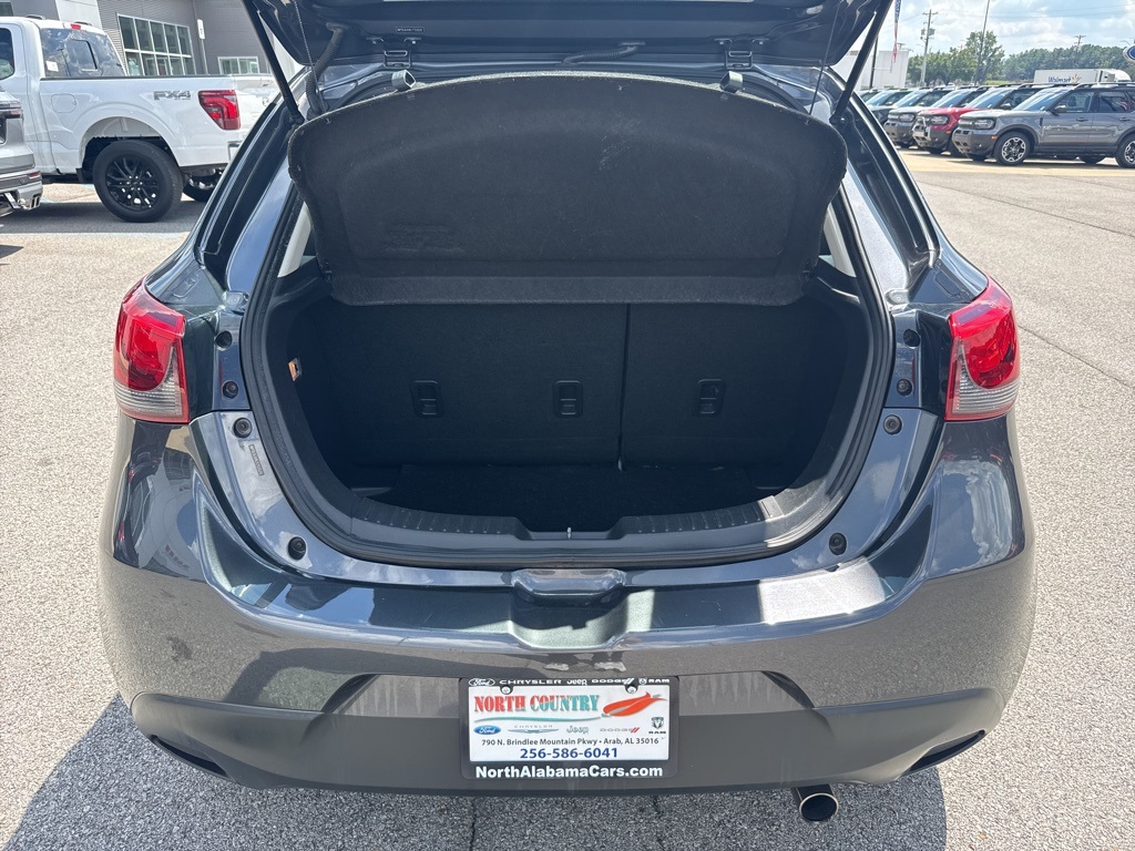 2020 Toyota Yaris LE photo 5