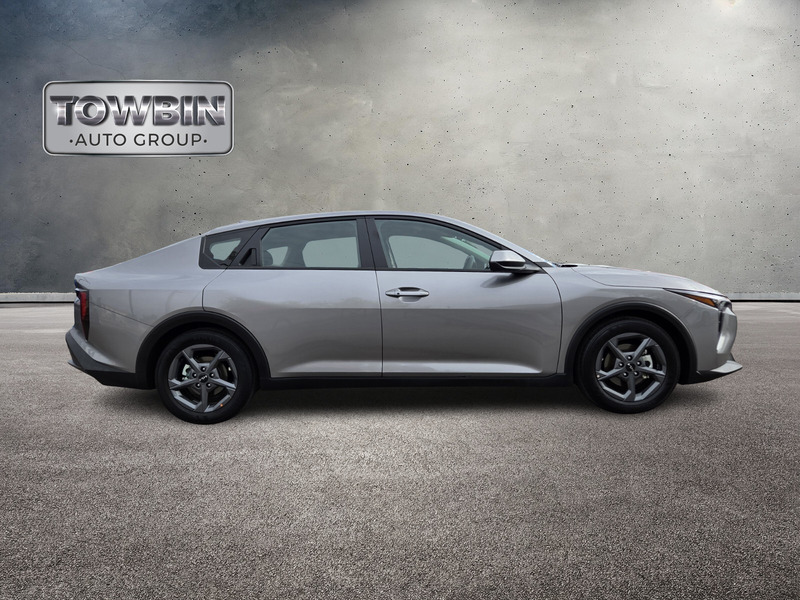 2025 Kia K4 LXS photo 3