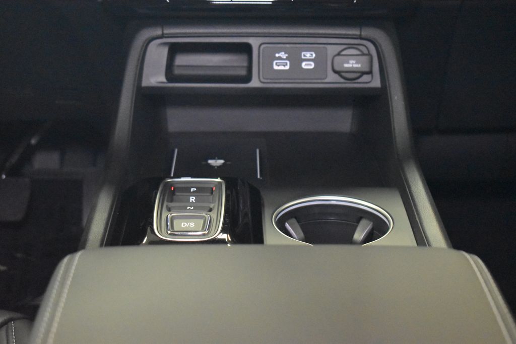 2025 Honda Pilot Touring photo 13