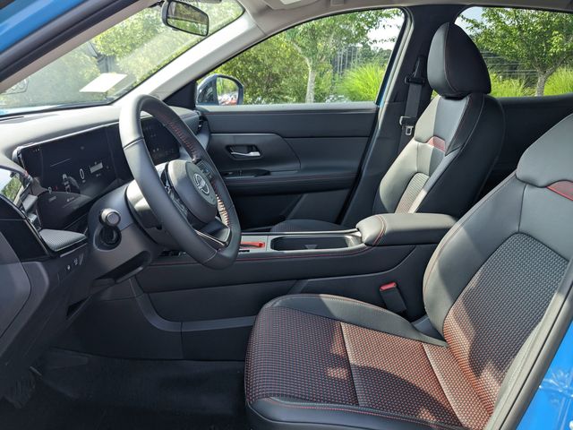 2025 Nissan Kicks SR photo 16