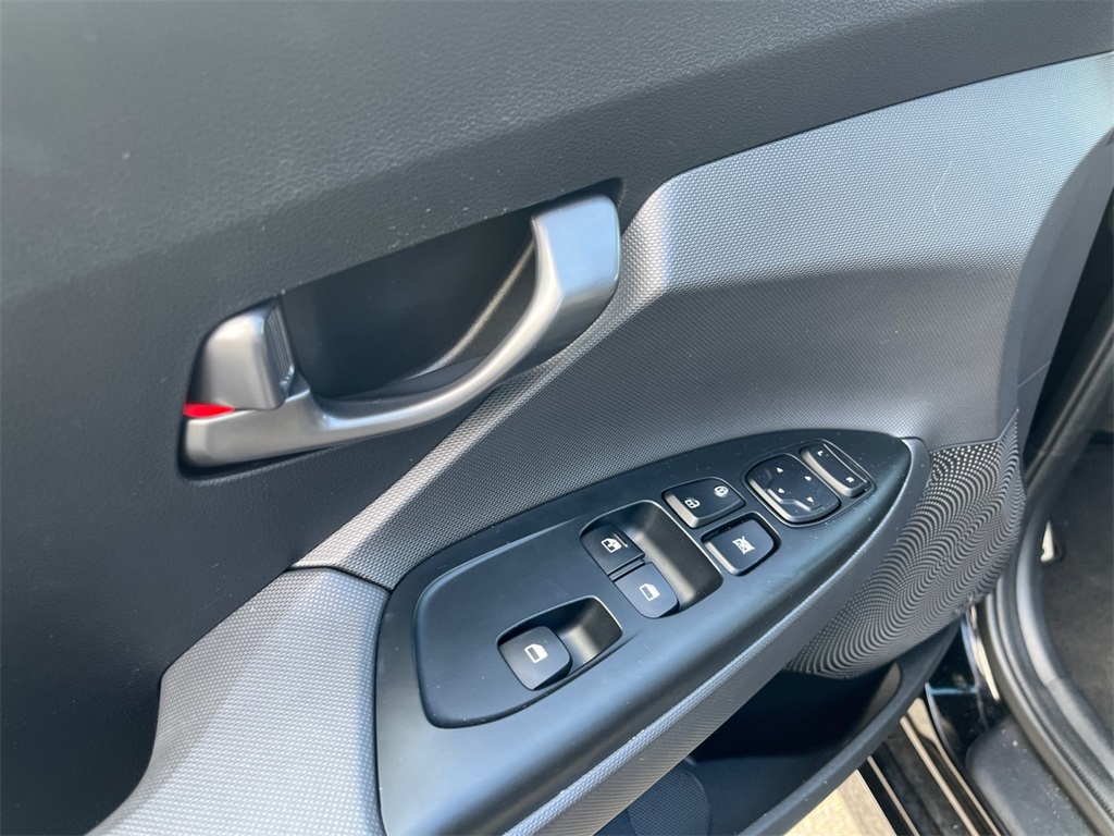 2020 Hyundai Veloster Turbo R-Spec photo 11