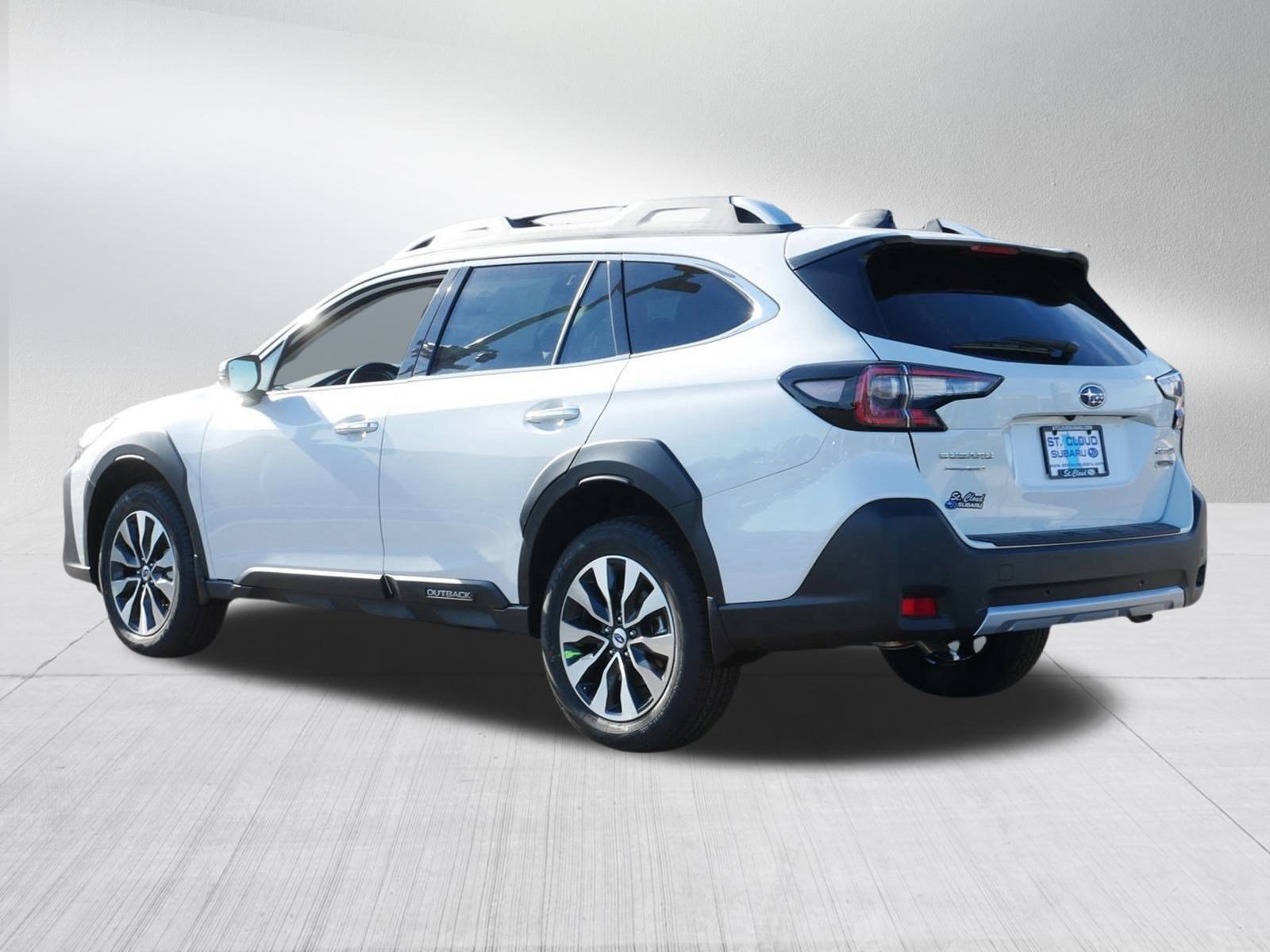 2025 Subaru Outback Touring XT photo 3