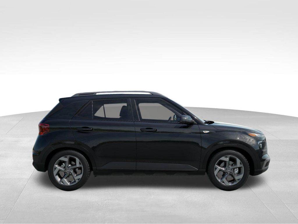 2025 Hyundai Venue SEL photo 5